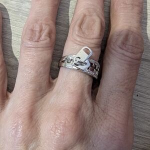 Elegant Silver Zipper Ring, 6